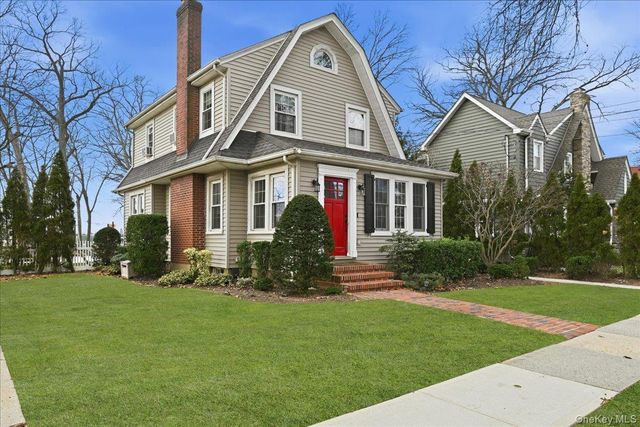 70 Larch Avenue, Floral Park, NY 11001