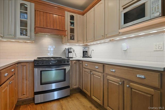 70 Larch Avenue, Floral Park, NY 11001