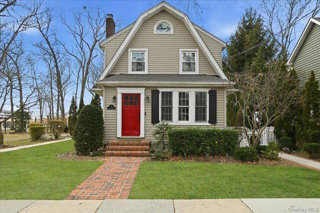 70 Larch Avenue, Floral Park, NY 11001