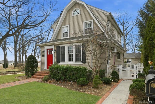 70 Larch Avenue, Floral Park, NY 11001