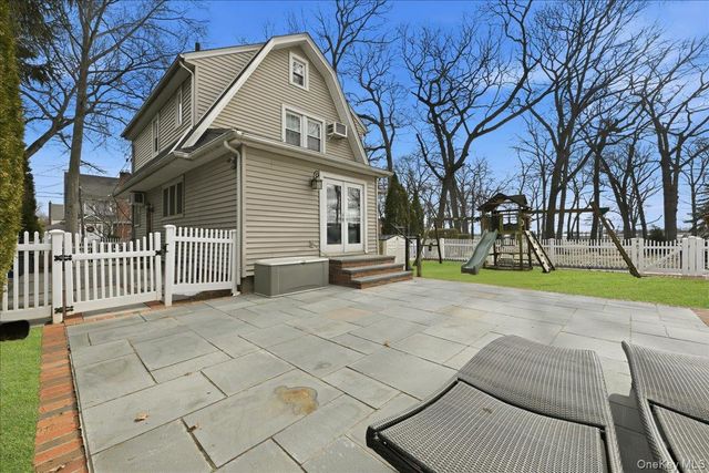 70 Larch Avenue, Floral Park, NY 11001