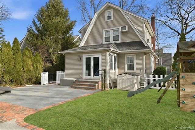 70 Larch Avenue, Floral Park, NY 11001