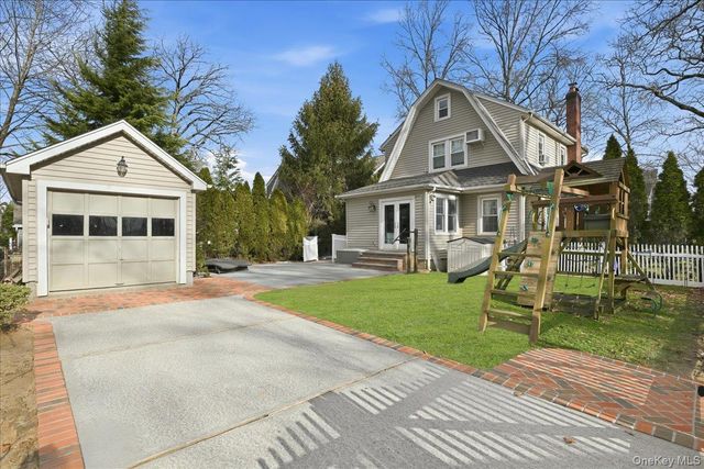 70 Larch Avenue, Floral Park, NY 11001