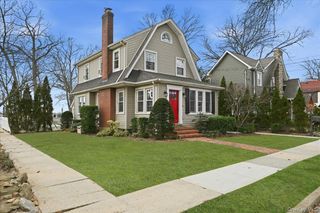 70 Larch Avenue, Floral Park, NY 11001