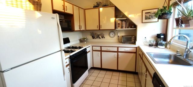 69 Montoya Drive 69, Branford, CT 06405