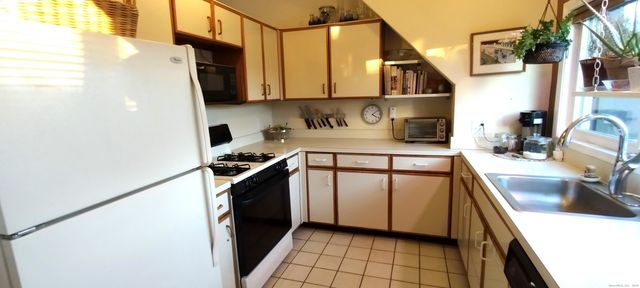 69 Montoya Drive 69, Branford, CT 06405