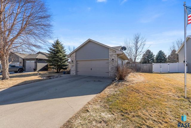 7125 W Rosemont Ln Lane, Sioux Falls, SD 57106
