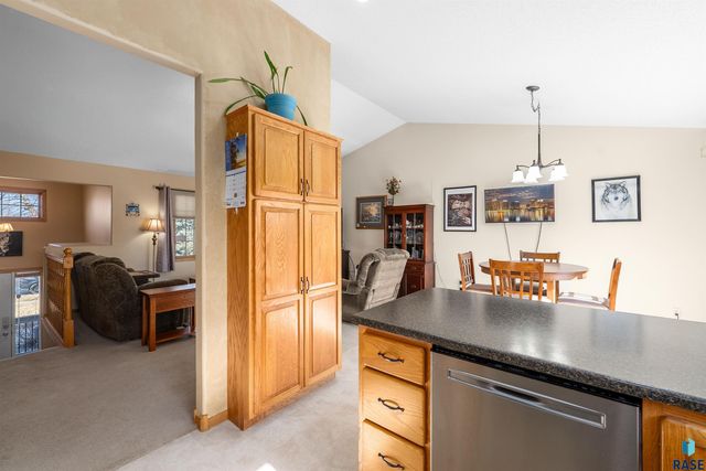 7125 W Rosemont Ln Lane, Sioux Falls, SD 57106