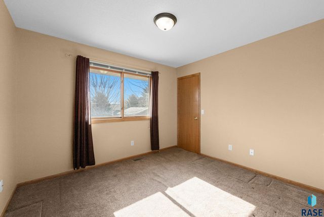 7125 W Rosemont Ln Lane, Sioux Falls, SD 57106