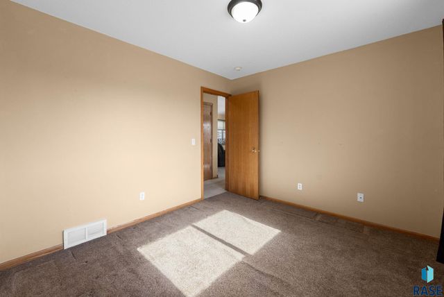 7125 W Rosemont Ln Lane, Sioux Falls, SD 57106