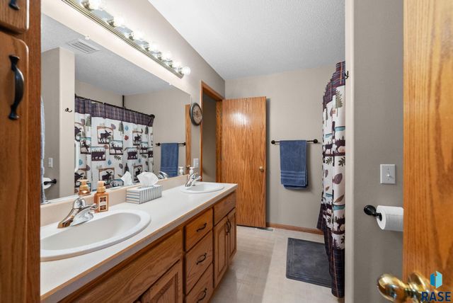 7125 W Rosemont Ln Lane, Sioux Falls, SD 57106