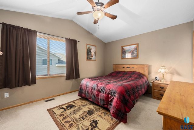 7125 W Rosemont Ln Lane, Sioux Falls, SD 57106