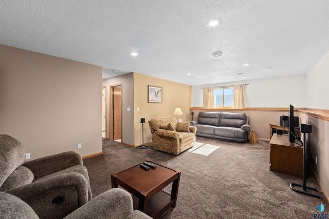 7125 W Rosemont Ln Lane, Sioux Falls, SD 57106