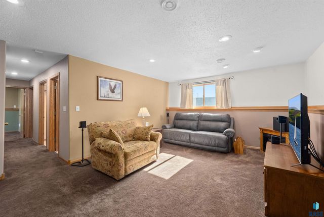 7125 W Rosemont Ln Lane, Sioux Falls, SD 57106