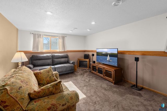 7125 W Rosemont Ln Lane, Sioux Falls, SD 57106