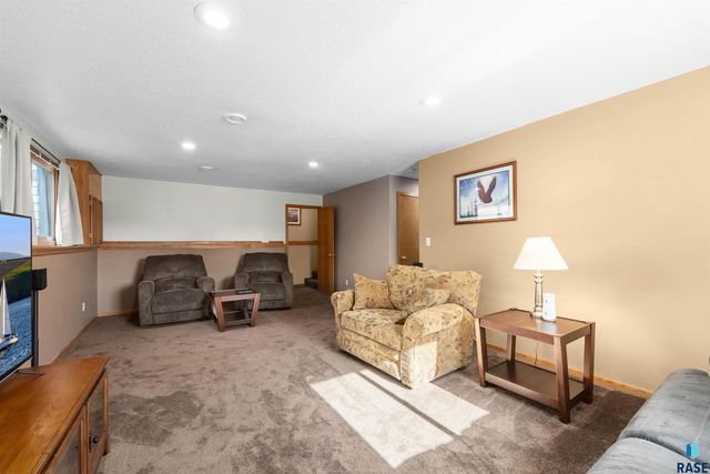 7125 W Rosemont Ln Lane, Sioux Falls, SD 57106