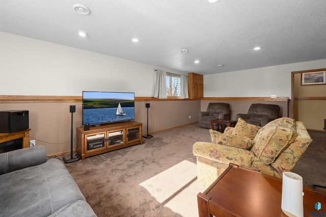 7125 W Rosemont Ln Lane, Sioux Falls, SD 57106