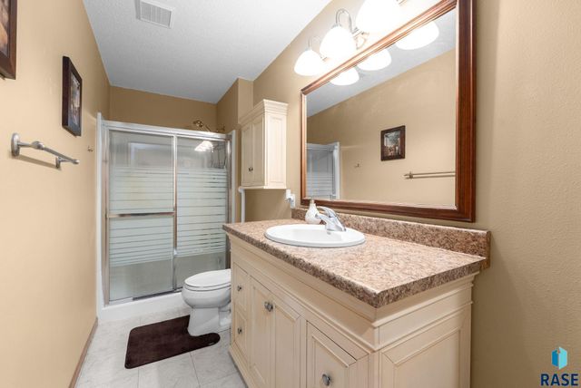 7125 W Rosemont Ln Lane, Sioux Falls, SD 57106