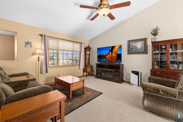 7125 W Rosemont Ln Lane, Sioux Falls, SD 57106