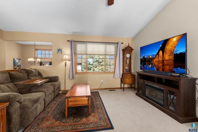 7125 W Rosemont Ln Lane, Sioux Falls, SD 57106