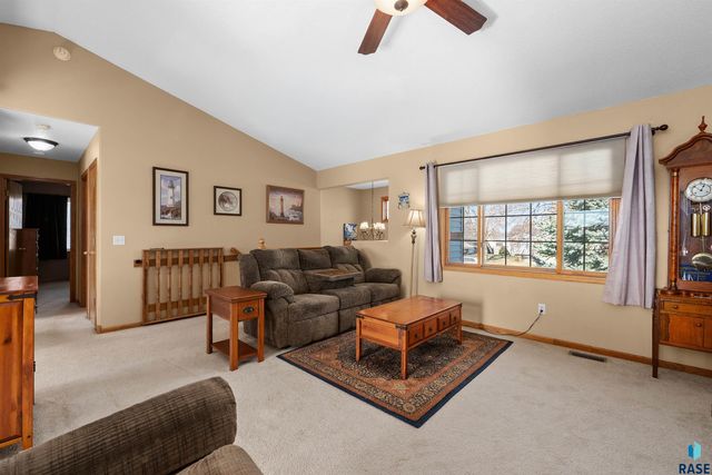 7125 W Rosemont Ln Lane, Sioux Falls, SD 57106