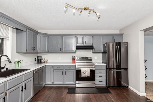 8320 Wyckford Place, Fort Wayne, IN 46825