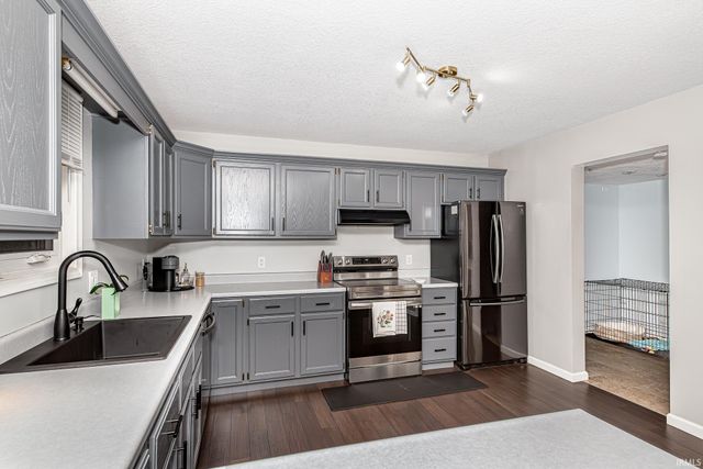 8320 Wyckford Place, Fort Wayne, IN 46825