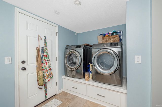 8320 Wyckford Place, Fort Wayne, IN 46825