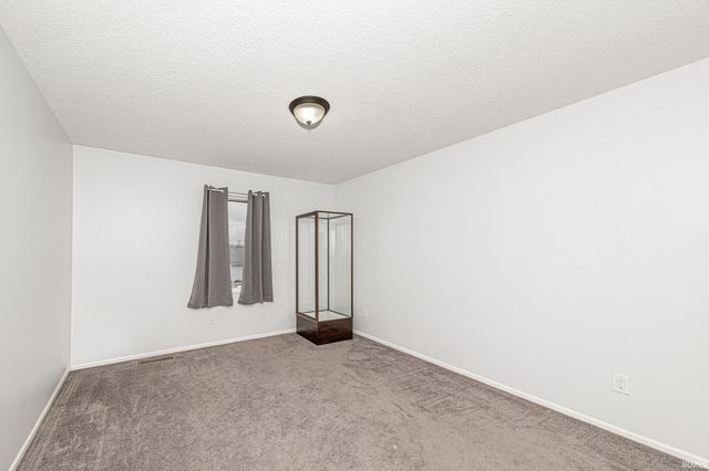 8320 Wyckford Place, Fort Wayne, IN 46825