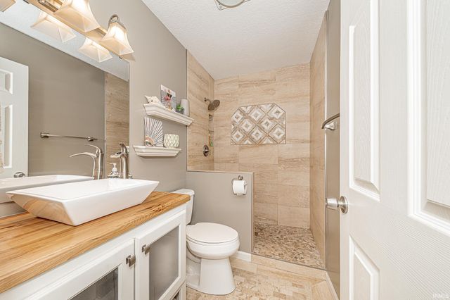 8320 Wyckford Place, Fort Wayne, IN 46825