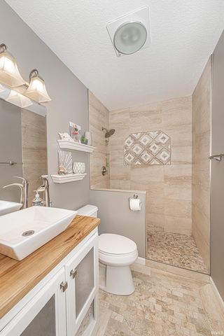 8320 Wyckford Place, Fort Wayne, IN 46825