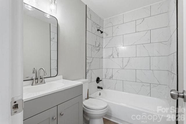 364 Leafmore Drive, Charlotte, NC 28213