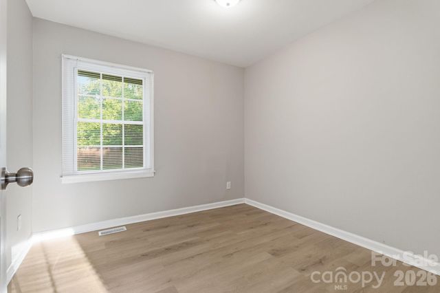 364 Leafmore Drive, Charlotte, NC 28213