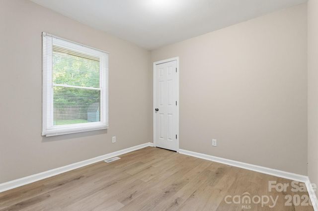 364 Leafmore Drive, Charlotte, NC 28213