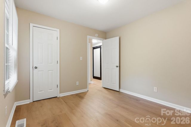 364 Leafmore Drive, Charlotte, NC 28213