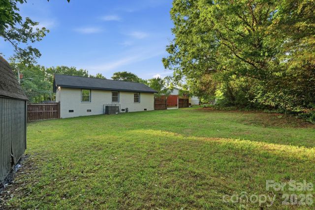 364 Leafmore Drive, Charlotte, NC 28213