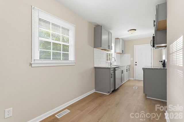 364 Leafmore Drive, Charlotte, NC 28213
