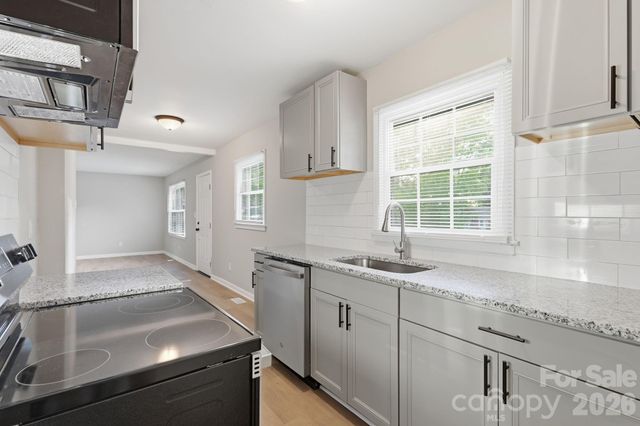364 Leafmore Drive, Charlotte, NC 28213