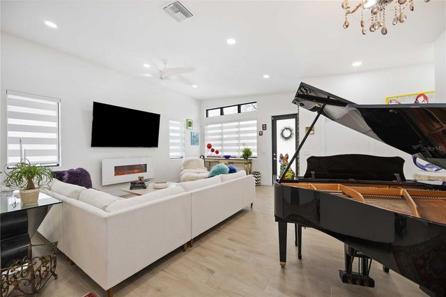 7520 N COOLIDGE AVENUE, Tampa, FL 33614