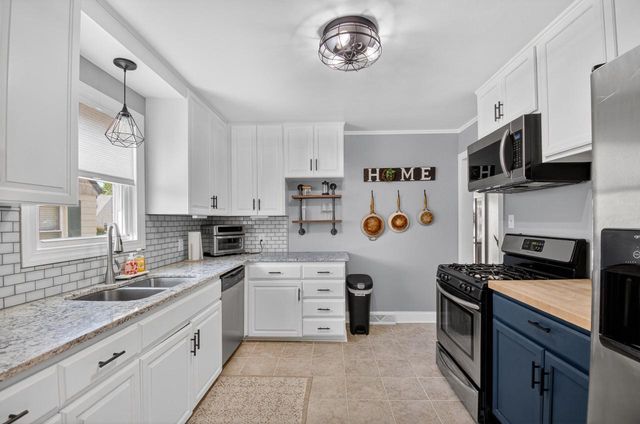 6511 43rd AVENUE, Kenosha, WI 53142