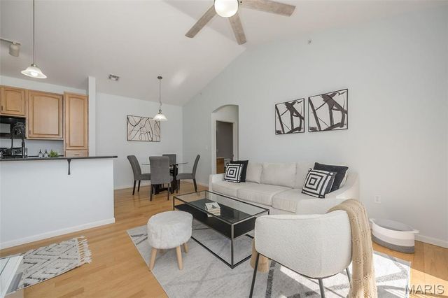 37 Kassebaum Lane 305, St Louis, MO 63129