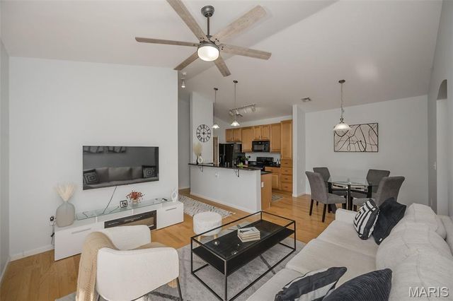 37 Kassebaum Lane 305, St Louis, MO 63129