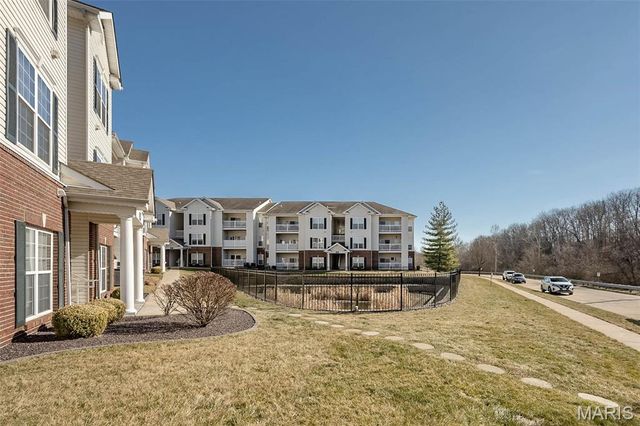 37 Kassebaum Lane 305, St Louis, MO 63129