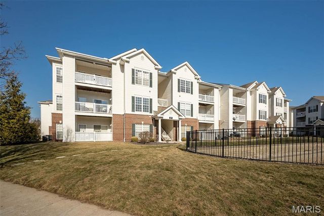 37 Kassebaum Lane 305, St Louis, MO 63129