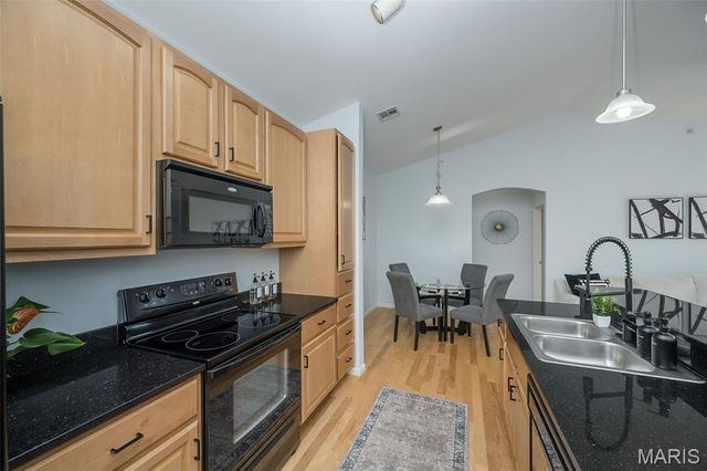 37 Kassebaum Lane 305, St Louis, MO 63129