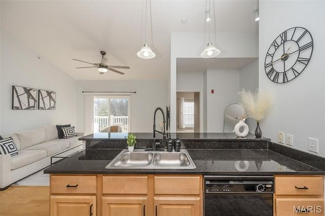 37 Kassebaum Lane 305, St Louis, MO 63129