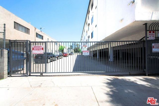 7342 Haskell Avenue, Van Nuys (los Angeles), CA 91406