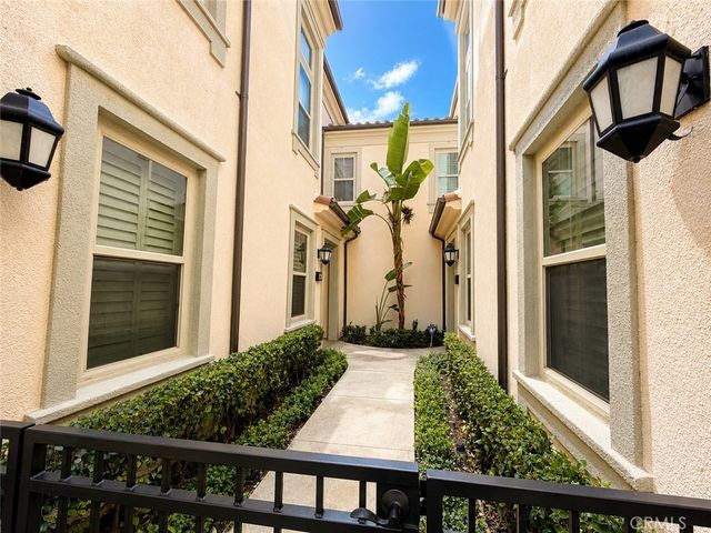 66 Overbrook, Irvine, CA 92620