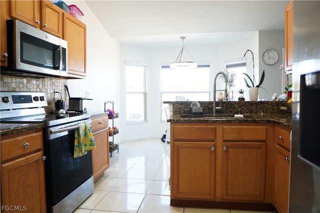 2620 NE 21st CT, Cape Coral, FL 33909