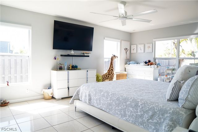 2620 NE 21st CT, Cape Coral, FL 33909